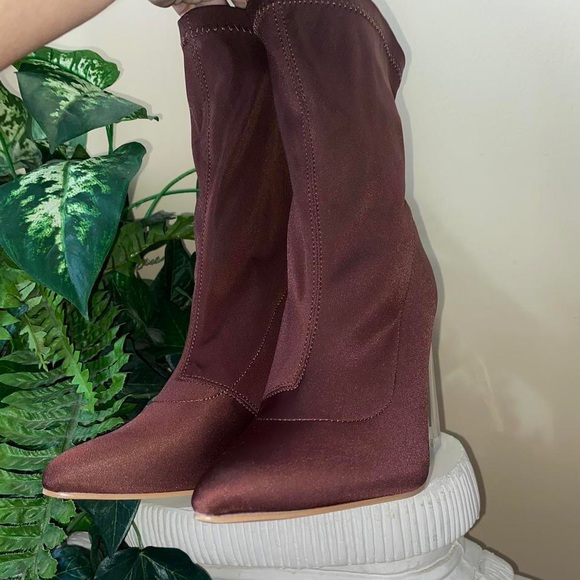 Cape Robbin Brown Block Heel Boots - Picture 6 of 6